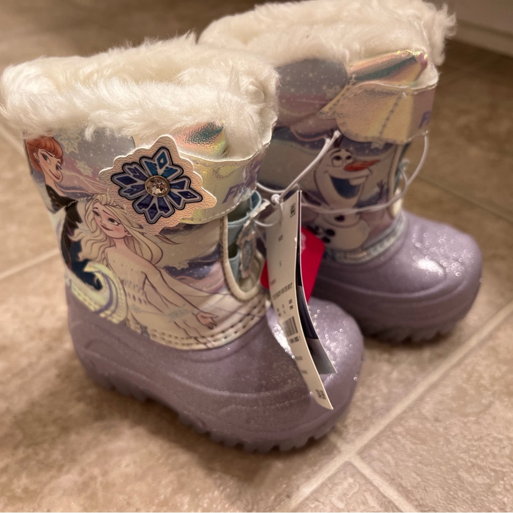 Frozen Snowboats- Toddler Size 5 Brandnew